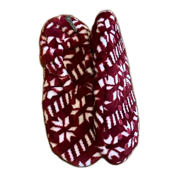 Brookstone Plush Red White Snowflake Slippers One Size - Picture 7 of 11
